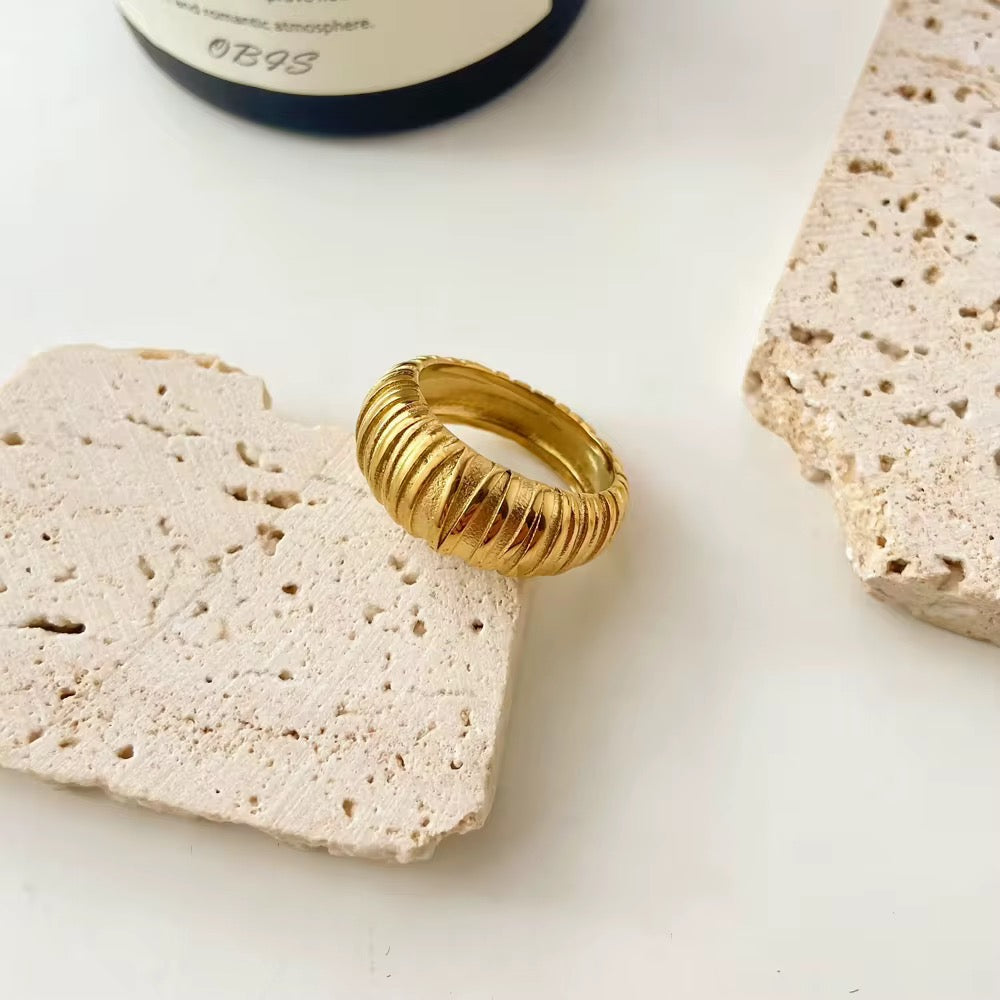 Ribbed Dome Ring